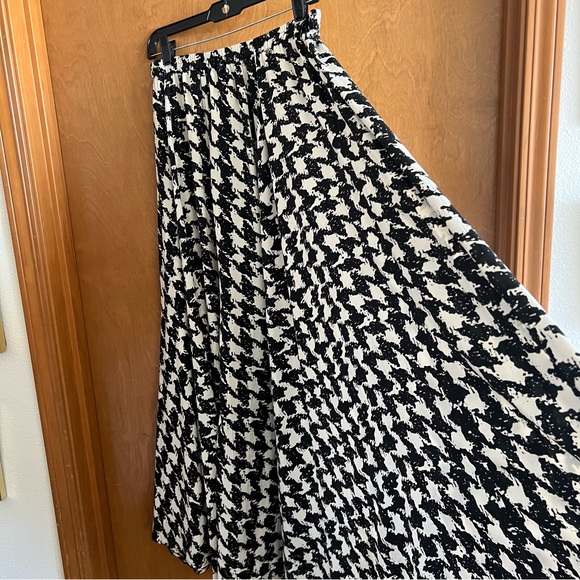 Lucky & Coco Maxi Houndstooth Polyester Skirt - Picture 10 of 10